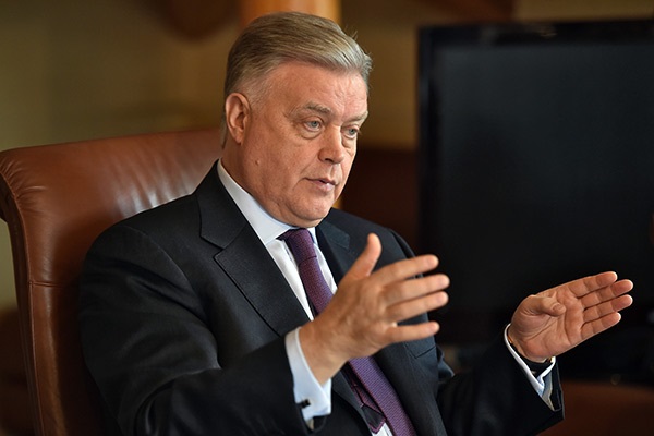 Пыль на миллиард с ботинок Владимира Якунина