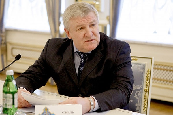 Экс-министра обороны, сбежавшего в Беларусь, разрешили арестовать