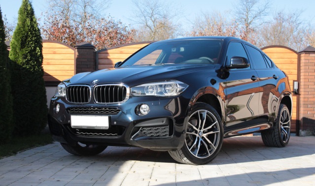 В центре Киева у директора венгерской компании из-под дома угнали BMW X6