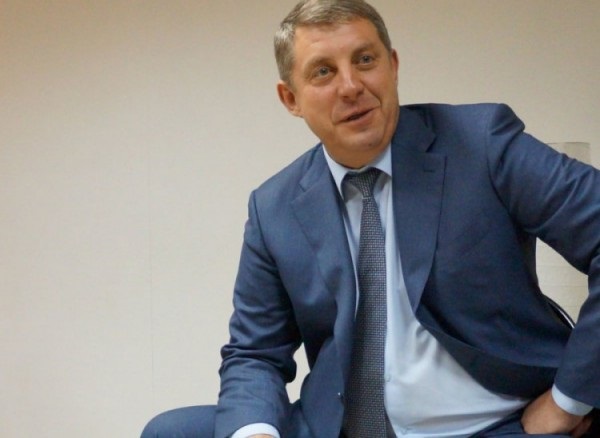 Богомаз не заметил своего "бревна"?