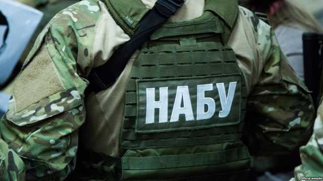 Суд обязал НАБУ открыть уголовное дело против Луценко. Порошенко пока трогать нельзя