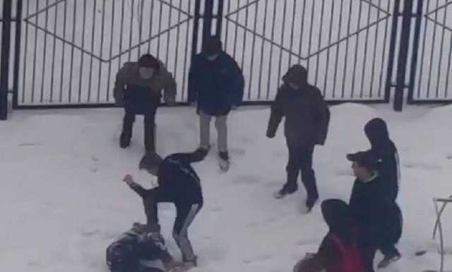 В Ростове-на-Дону школьника избили на глазах у сверстников, прыгая на его голове