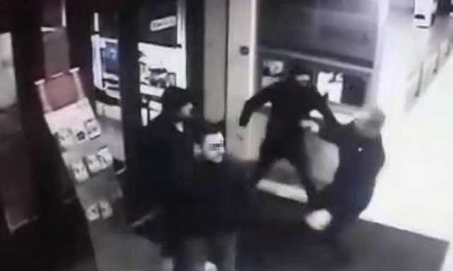 Нападение неизвестных на охранника ДК в Петрозаводске попало на камеры