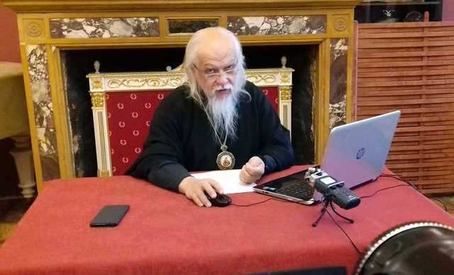 В РПЦ призвали россиян не целоваться до венчания