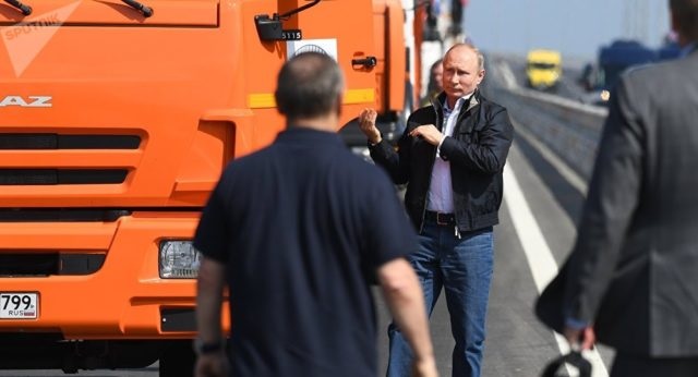 Двойник Путина «спалился» на крымском мосту