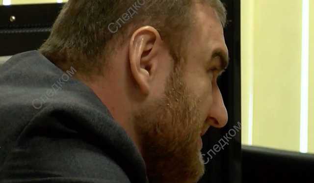 Улыбающийся на допросе сенатор Арашуков попал на видео