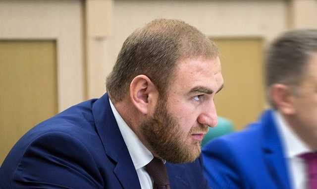 Суд арестовал сенатора Арашукова на два месяца