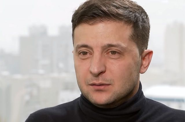 Зеленский вышел на первое место в президентском рейтинге