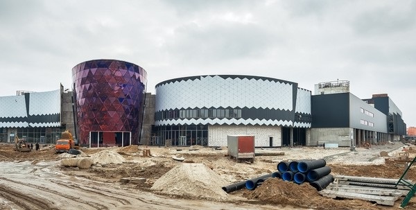Недостроенный ТРЦ Фирташа купили родственники столичных ментов, связанные с бывшим рейдером Коломойского