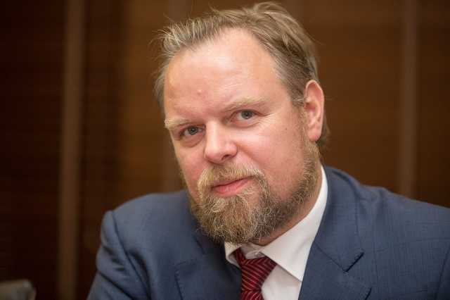 Дмитрий Ананьев загорает на Кипре как абориген