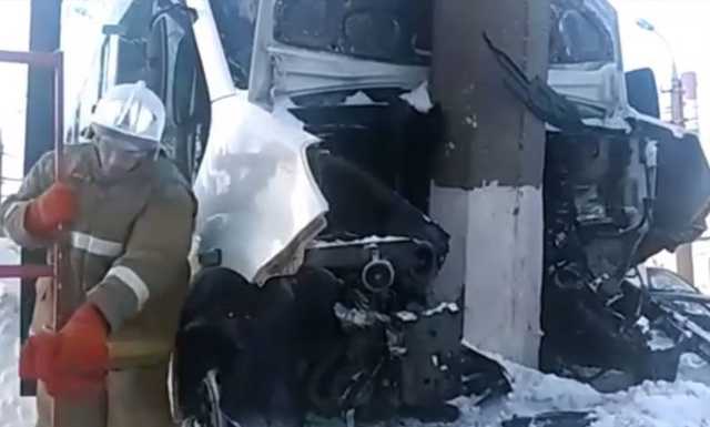 Три ребенка, 16 взрослых: в Башкирии пассажиры автобуса пострадали в ДТП