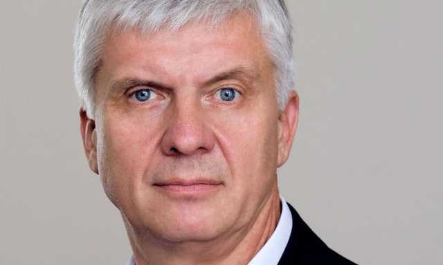 Купившего тюремные бараки для сирот чиновника отстранили от должности