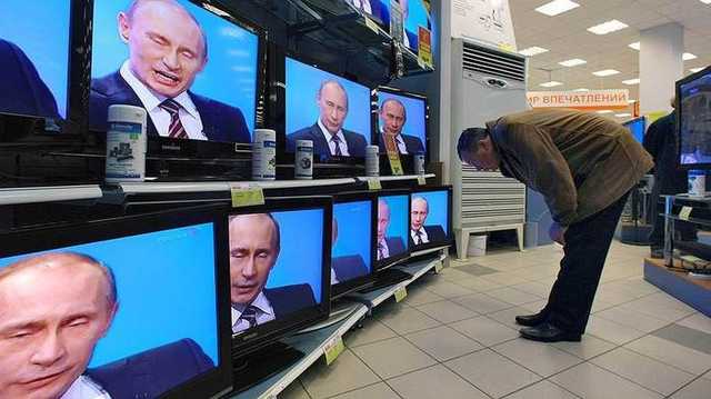 Почему российское ТВ финансирует записных "врагов России"