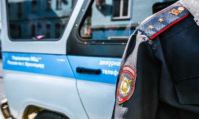 Неизвестный с пистолетом разгромил автомобиль тверского депутата в Москве