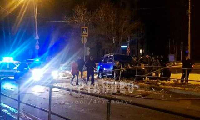 Водитель пытался скрыться от семи патрульных авто, но угодил в ограждение