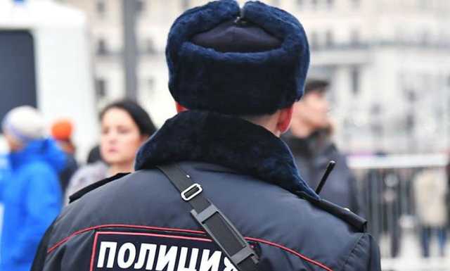 В Москве школьник на спор ударил полицейского
