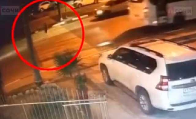 В Сочи полицейский насмерть сбил на машине девочку и скрылся