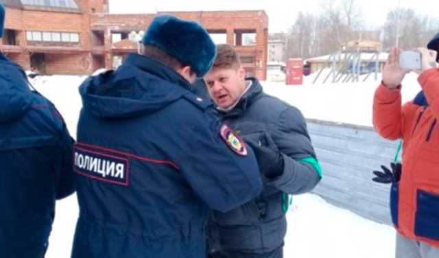Правозащитнику из Вологды пообещали сломать ноги во время задержания