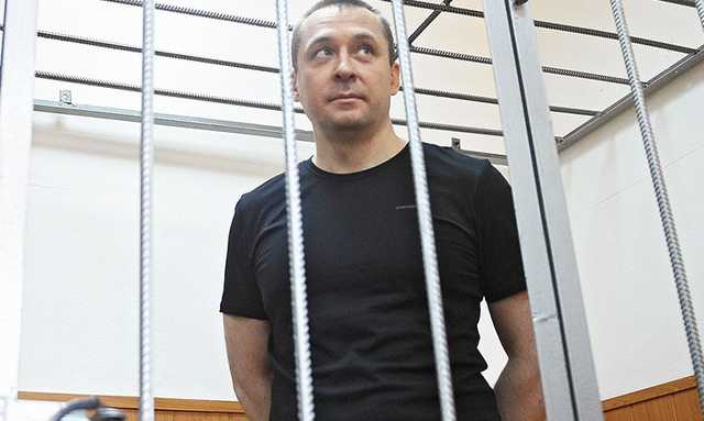 Три иномарки полковника Захарченко продают с молотка