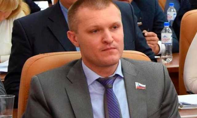 Астраханский депутат исключен из «Единой России» после пьяного дебоша с размахиванием корочкой