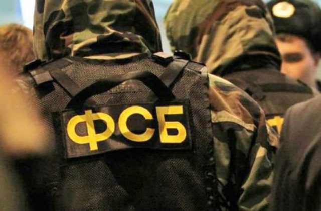 В Екатеринбурге ФСБ задержала еще двоих полицейских за связь с наркодиллером