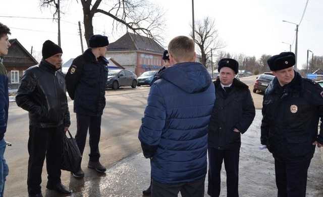 В Пензенской области задержаны активисты, раздававшие газеты с критикой губернатора