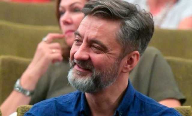 Актера Хомятова выгнали из МХАТа из-за стопки коньяка