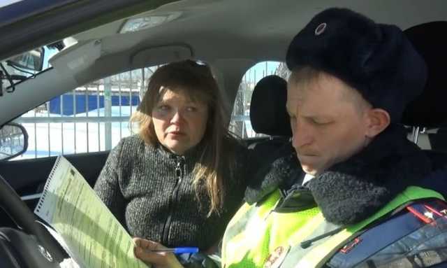 На Урале пьяная мать без водительских прав попала в ДТП с малолетними детьми