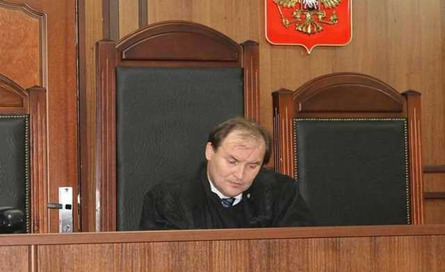 «Будь ты проклят». Экс-судья в Саратове получил 6 лет за взятки