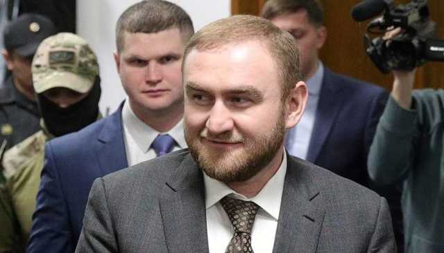 Арестованный Арашуков через суд пытается вернуть себе статус сенатора
