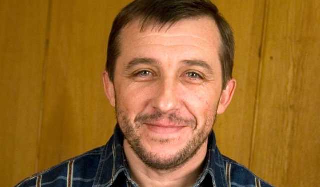 Мужчина упал с высоты на автомобиль известного актера Виктора Супруна и погиб