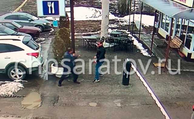 На саратовской заправке рецидивист стрелял в двух дальнобойщиков