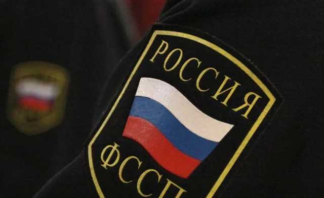 В Геленджике женщина сбила пристава, пытавшегося арестовать ее автомобиль