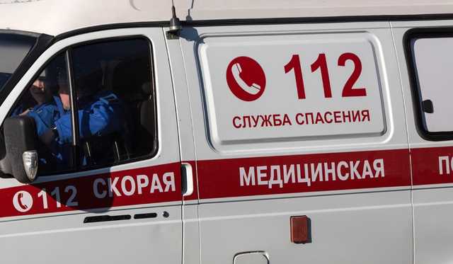 Пациенту с пробитой головой в больнице дали тазик под стекающую кровь