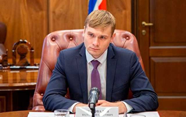 Губернатор Хакасии подал иск к пресс-секретарю «Роснефти», назвавшему его «дебилом»