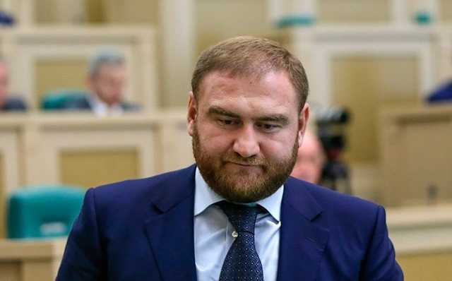 Адвокат: Рауф Арашуков отчитался о доходах и должен остаться сенатором