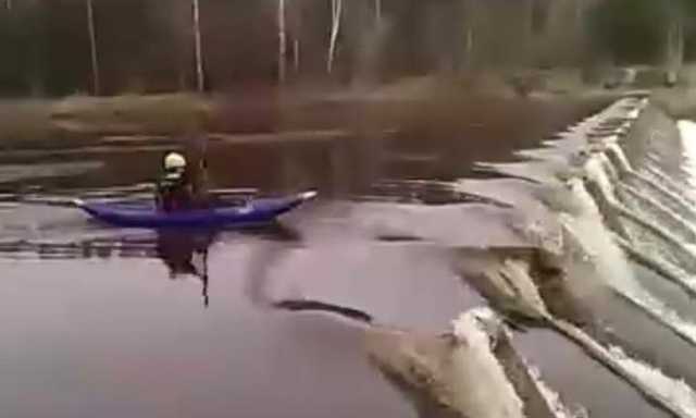Гибель байдарочника на реке в Тверской области попала на видео
