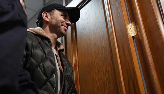 Дворкович отрицает, что приглашал Абызова на день рождения
