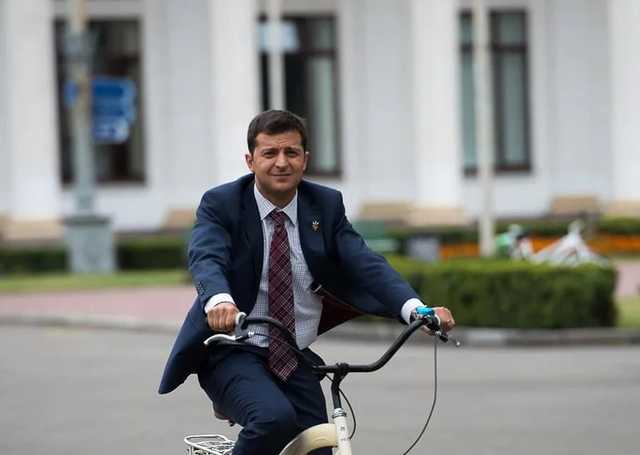 Могут «грохнуть»: Зеленский объяснил, что ему мешает ездить на велосипеде
