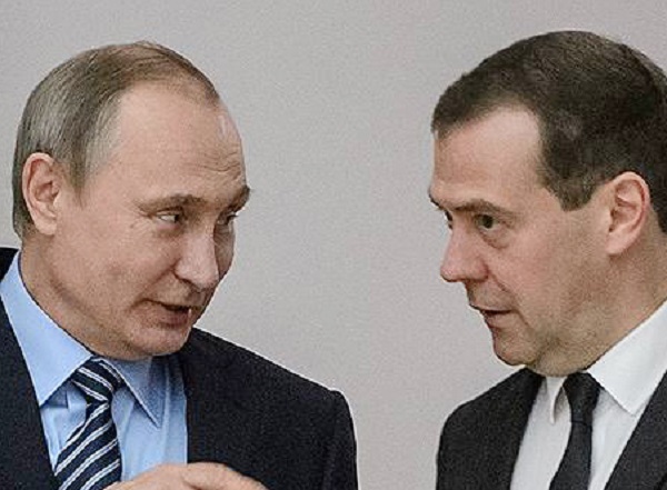 Бюджетники Путин и Медведев сравнили доходы за 2018 год