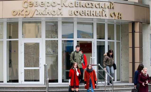 Присяжные оправдали обвиняемого в убийстве офицера ФСБ и военных в Чечне