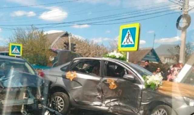 На Кубани в ДТП со свадебным кортежем невесте разорвало кожу головы