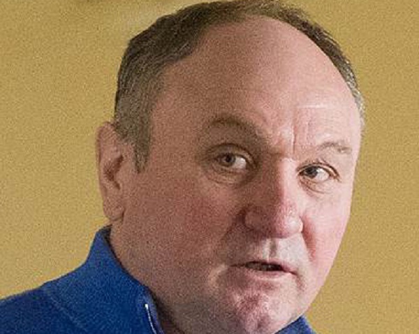 Генерал Леденев не поймал журналиста на цветы и галстук