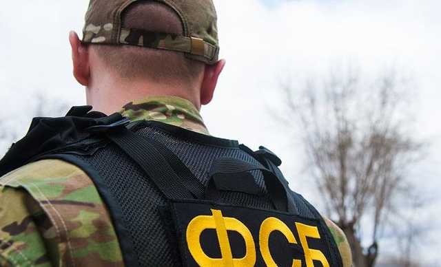 Полковника ФСБ и двух его бывших подчиненных задержали за взятки