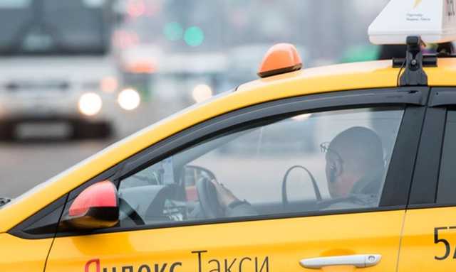 Профессор-физик устроил погром в автомобиле «Яндекс.Такси» в Москве