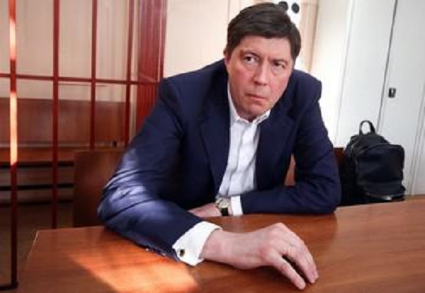 Жадный Хотин угрожает воздушному движению