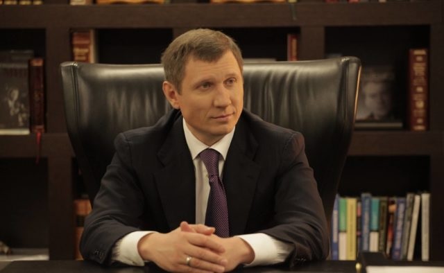 Шахов Сергей Владимирович отдыхает в Москве на миллионы отжатые в Украине