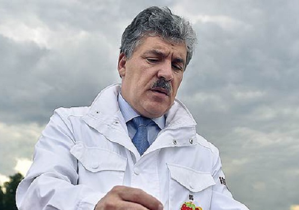 Рейдер Палихата атаковал "клубничного президента" Грудинина