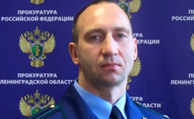 Тихвинский прокурор со стрельбой пытался прорваться на частный пирс. Двое раненых