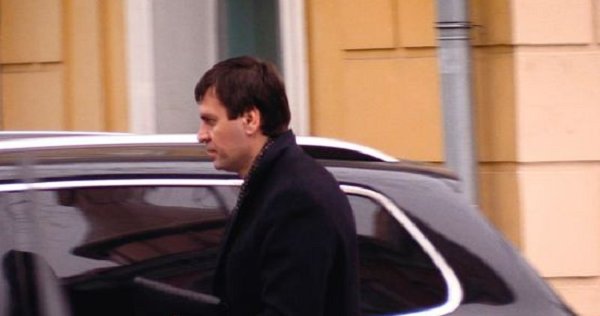 Родина слідчого Нацполіції володіє численним елітним майном